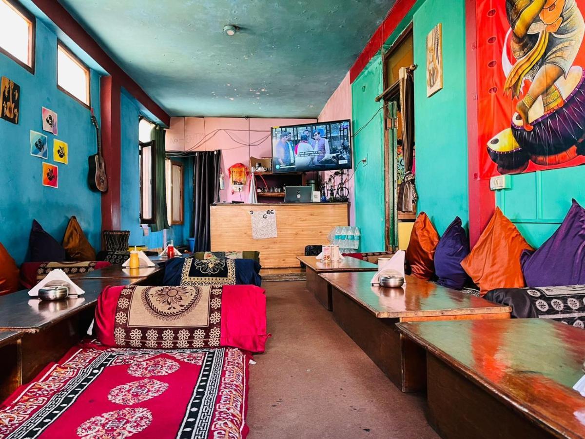 Non Stop Cafe Hostel & Stay Манали Экстерьер фото
