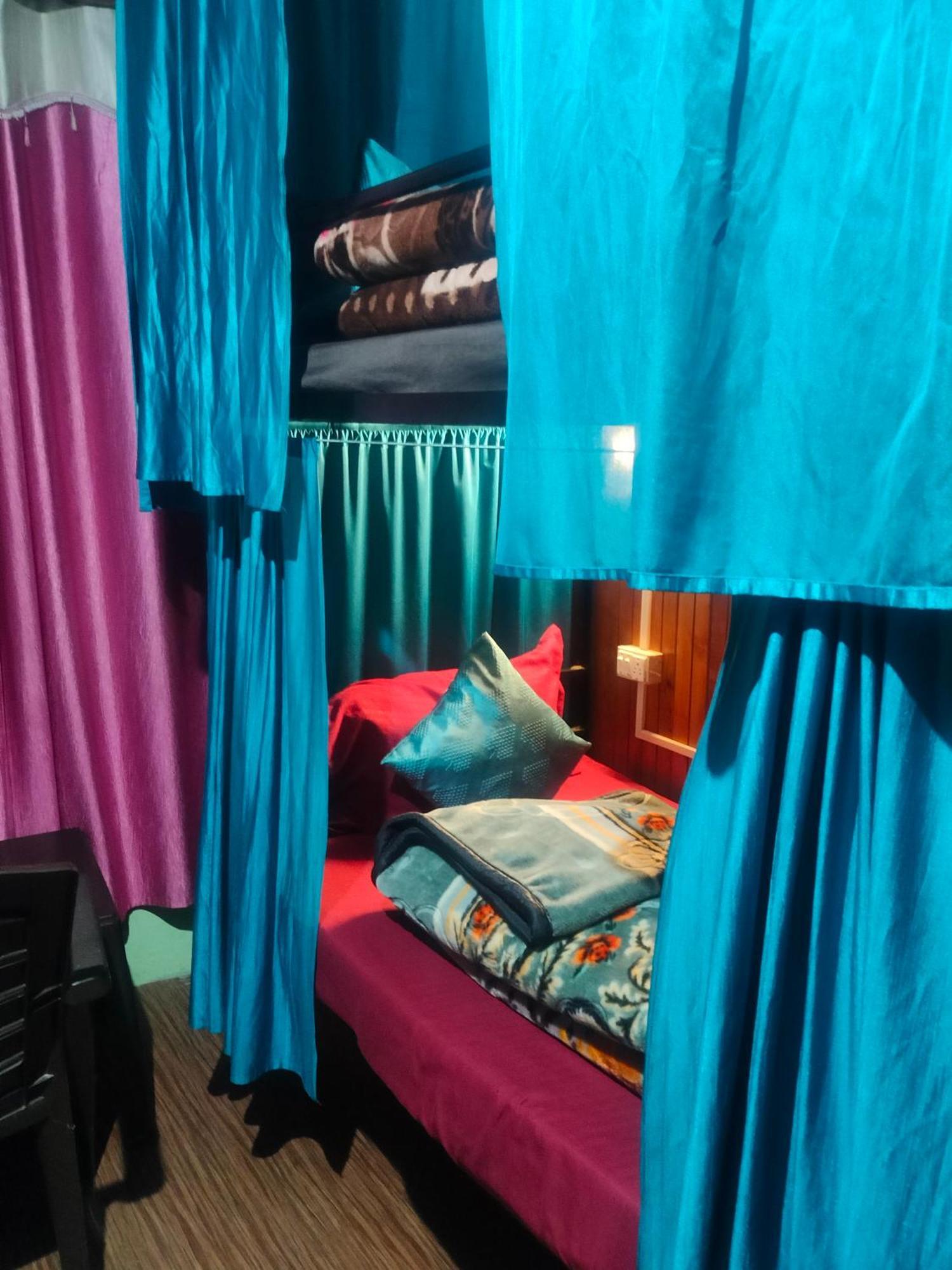 Non Stop Cafe Hostel & Stay Манали Номер фото
