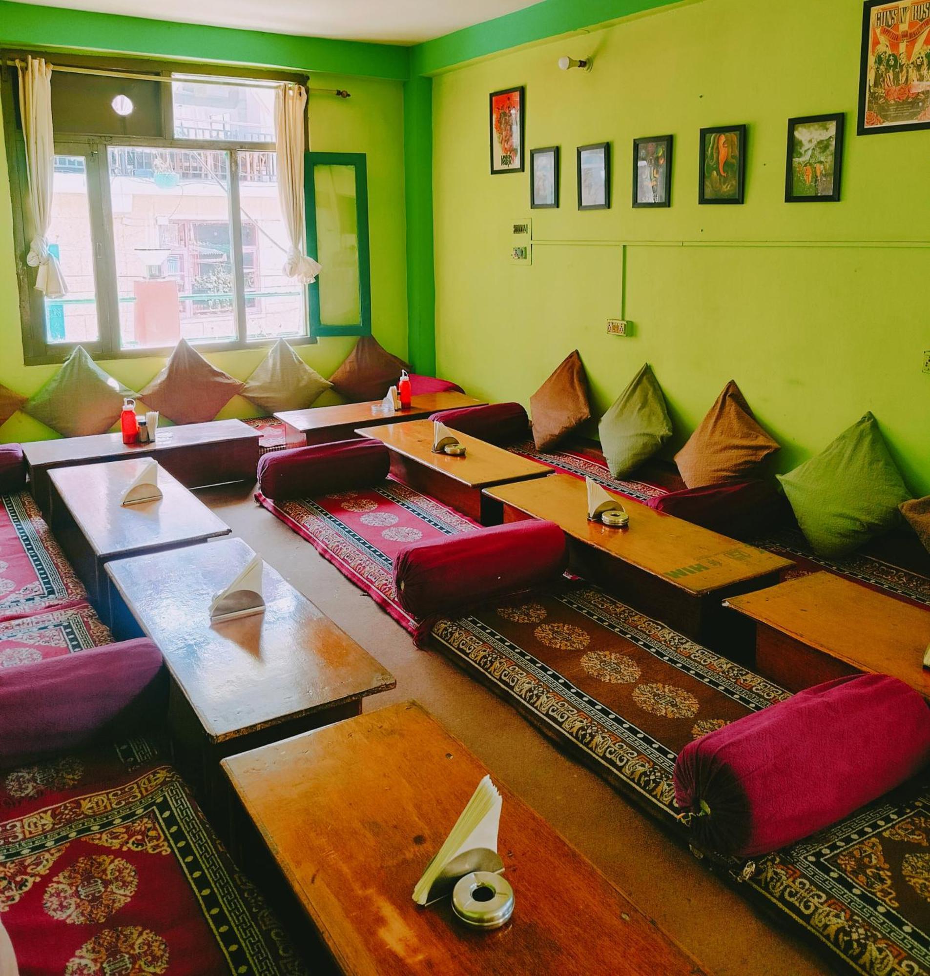 Non Stop Cafe Hostel & Stay Манали Экстерьер фото