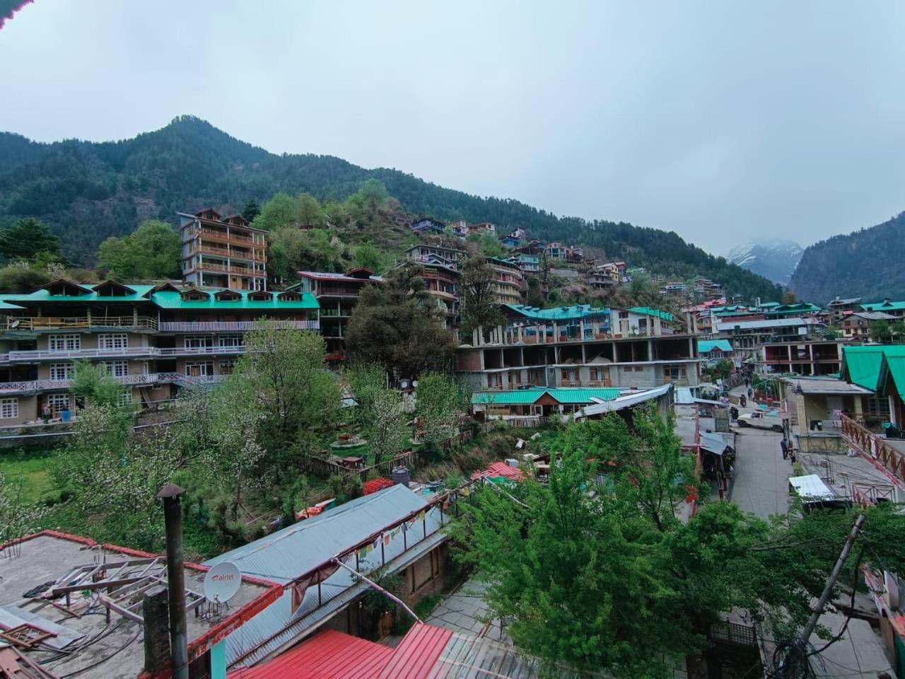 Non Stop Cafe Hostel & Stay Манали Номер фото