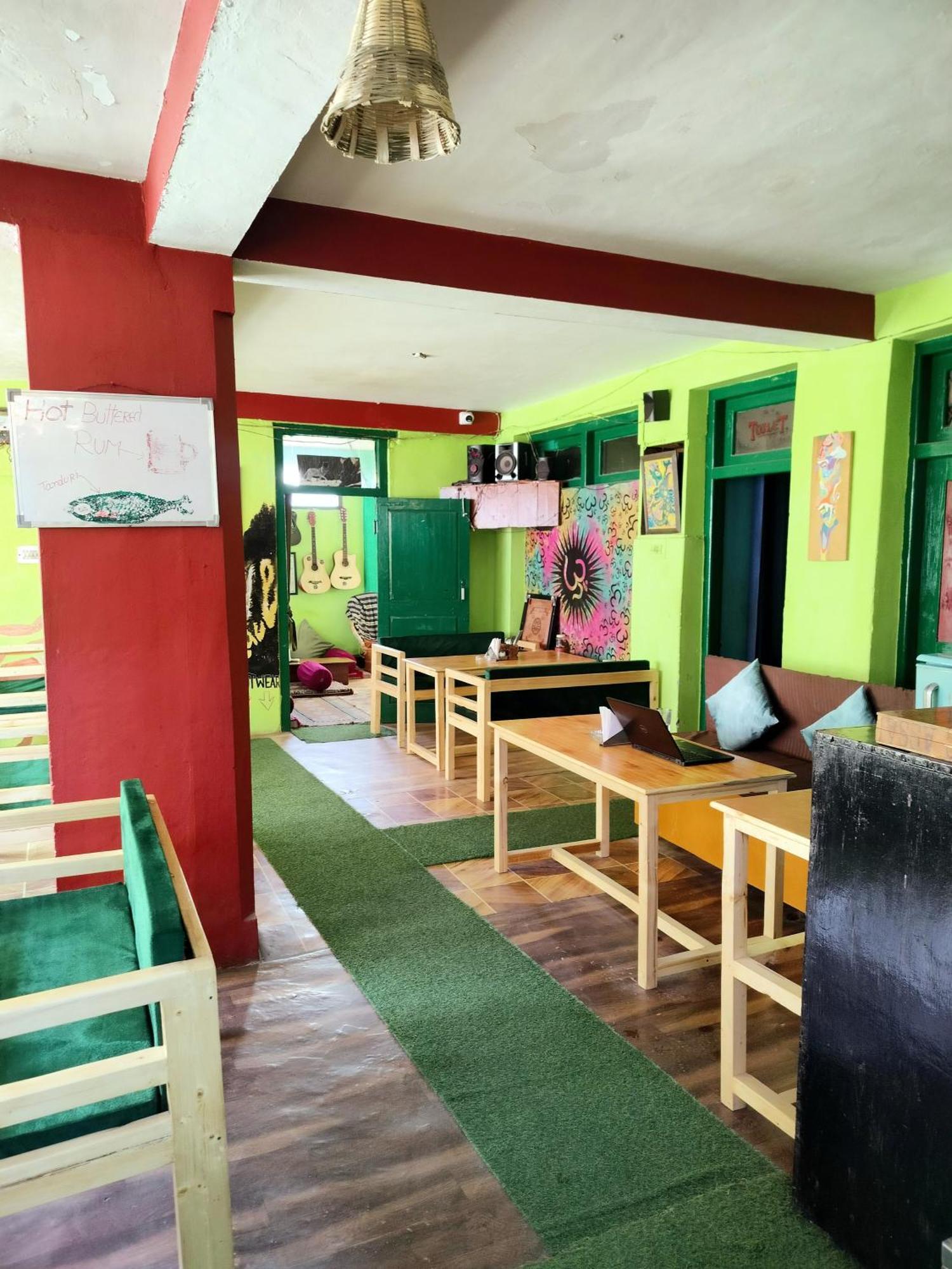 Non Stop Cafe Hostel & Stay Манали Экстерьер фото