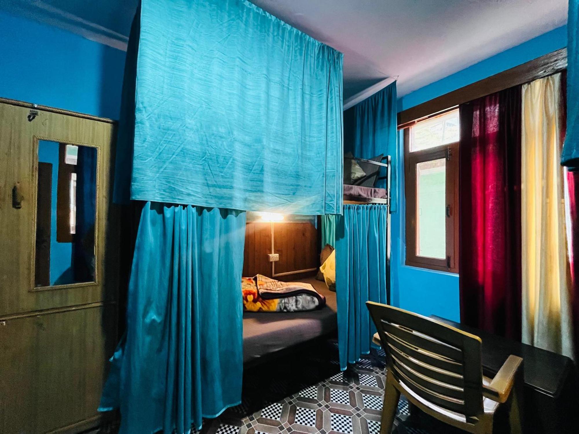 Non Stop Cafe Hostel & Stay Манали Экстерьер фото